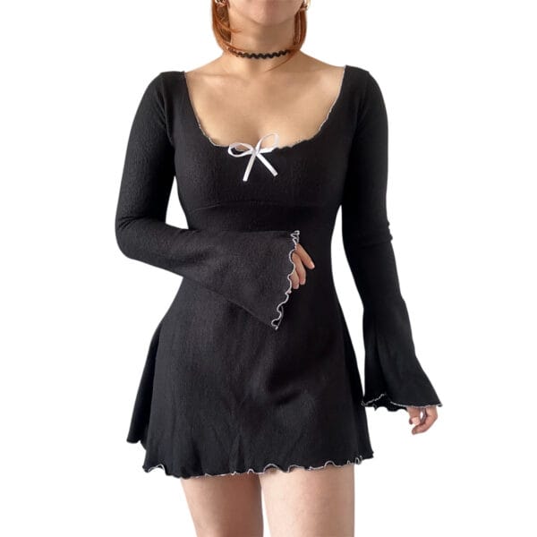 vestido negro de mujer frizado