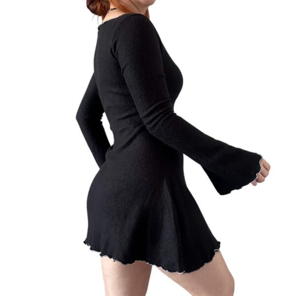 vestido negro de mujer frizado sexy