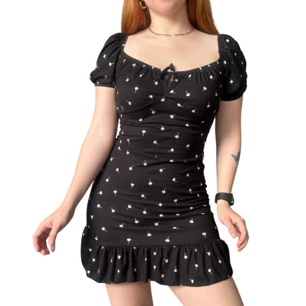 Vestido Negro Coquette Volado Manga Corta de mujer