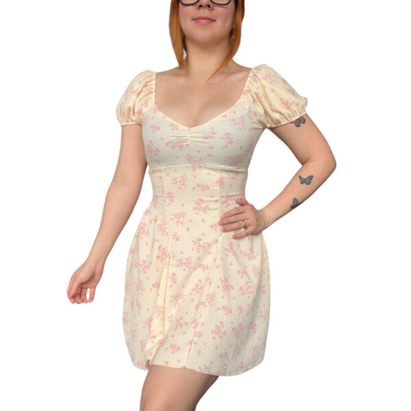 vestido color crema florewado de mujer, para verano, vestidos femeninos, ropa importada.